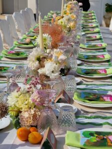Tavola imperiale allestita a Villa Gioia con decorazioni floreali nei toni pastello, candele e mise en place elegante di DV Flowers